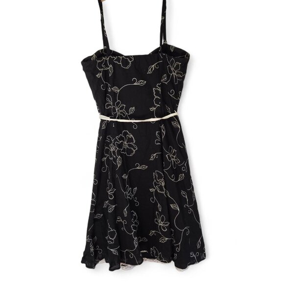 White House Black Market Floral Embroidered Black Dress Lace Hem Size 6 - Picture 2 of 10